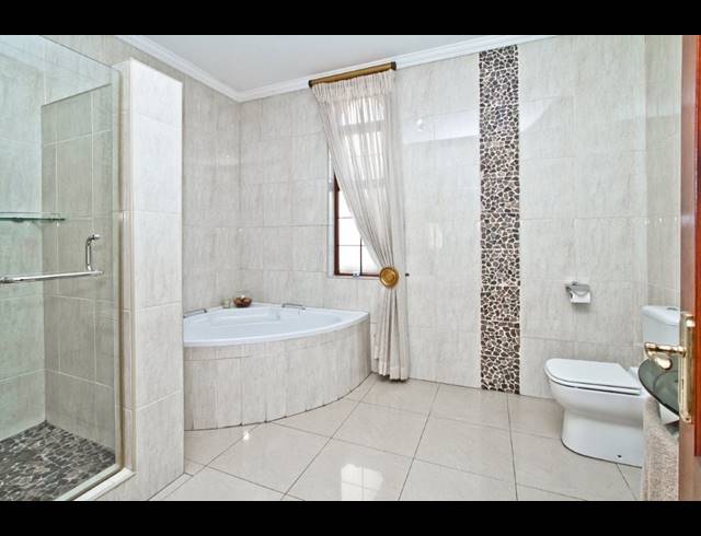 4 BEDROOM HOUSE FOR SALE IN KHYBER ROCK